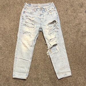 American Eagle Outfitters Light Blue Denim 90’s Slim Boyfriend Jeans